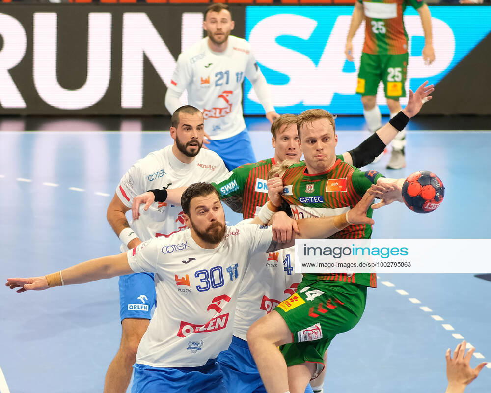 Omar Ingi Magnusson SC Magdeburg, 14 in a duel with Mirsad Terzicc Wisla Plock, 30 during the match SC Magdeburg vs Orlen Wisla Plock in the EHF Semi Final on 22 05 2021, GER, SC Magdeburg vs Orlen Wisla Plock, Handball, EHF Final Four, 22 05 2021 Mannheim, Germany