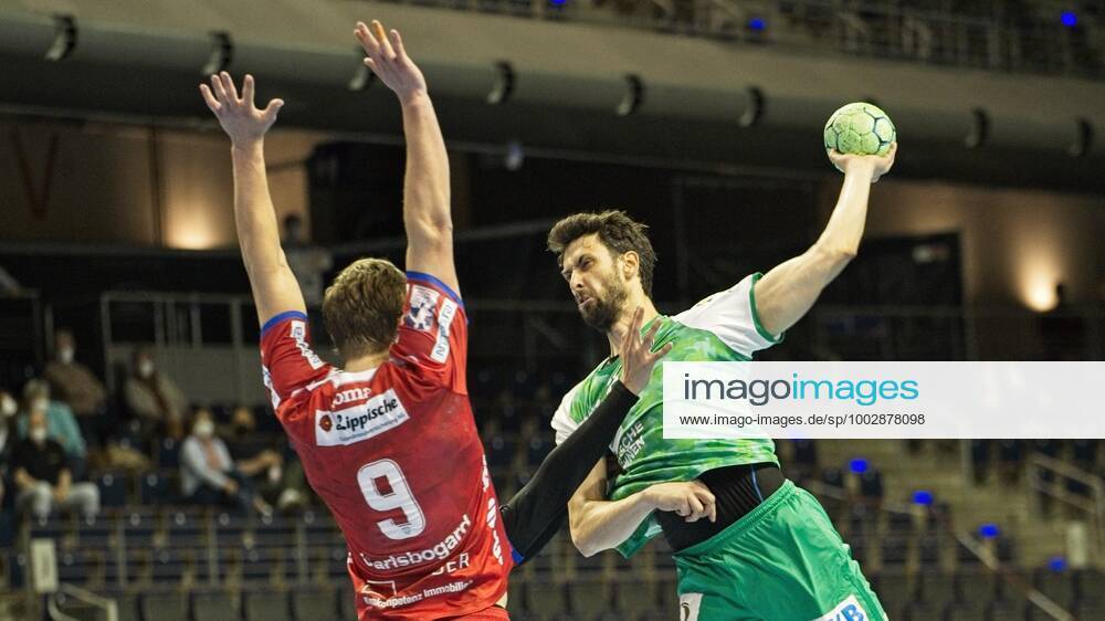 V l Jonathan Carlsbogard TBV Lemgo Lippe 9, Marko Kopljar Fuechse, Fuechse Berlin vs TBV Lemgo Lippe, Max Schmeling Halle, HBL Bundesliga, 27 05 21, GER, Berlin, 27 05 21, HBL, Fuechse Berlin vs TBV Lemgo Lippe Berlin