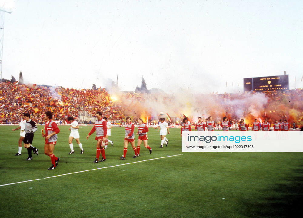 Final European Cup of the national champions Liverpool FC AS Rome 5 3 after penalty shootout on 30 05 1984 in Rome Entry of the teams in front Liverpool FC Behind Bengal fire, pyrotechnics, fanatic fans, spectators HM