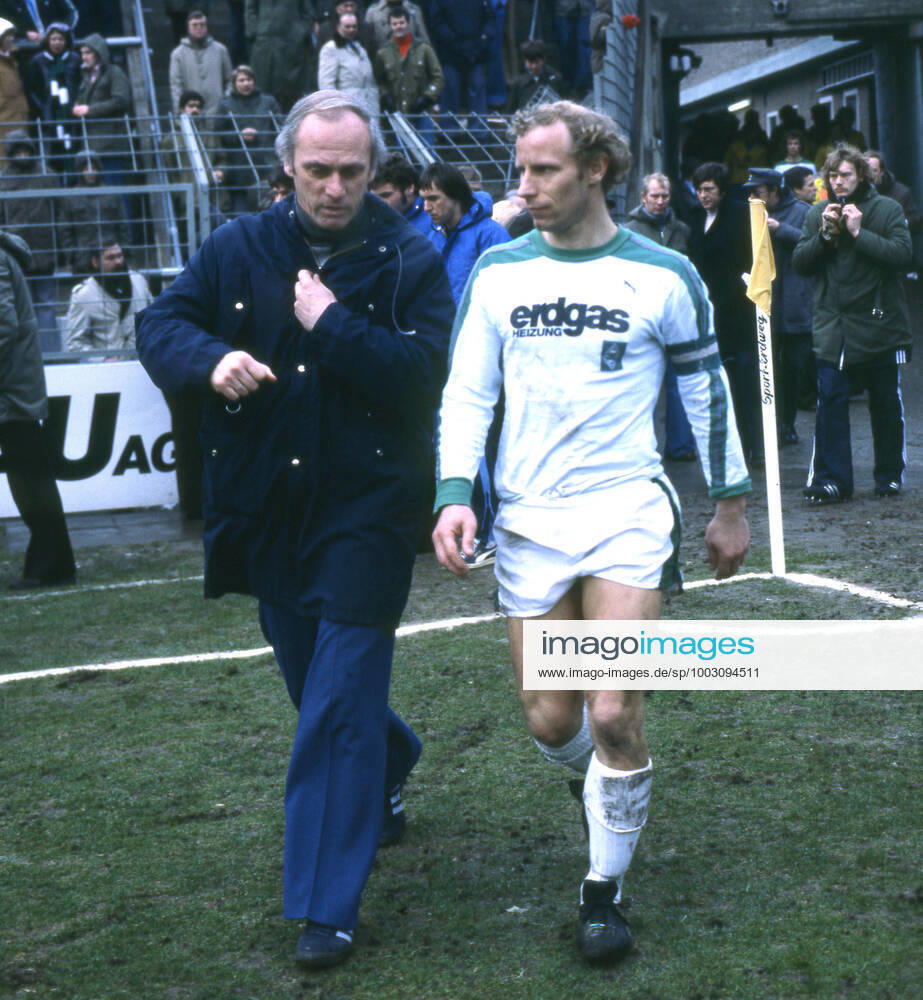 Coach Udo Lattek and Berti Vogts both Borussia Mönchengladbach go to the Bökelbergstadion in Mönchengladbach 15 09 1978 estimated Only for journalistic use Only for editorial use HM