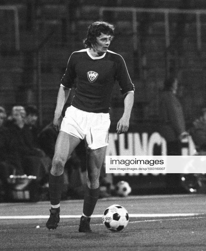 MSV Duisburg BFC Dynamo Berlin 19 04 1977 Lutz Eigendorf Dynamo action, HM