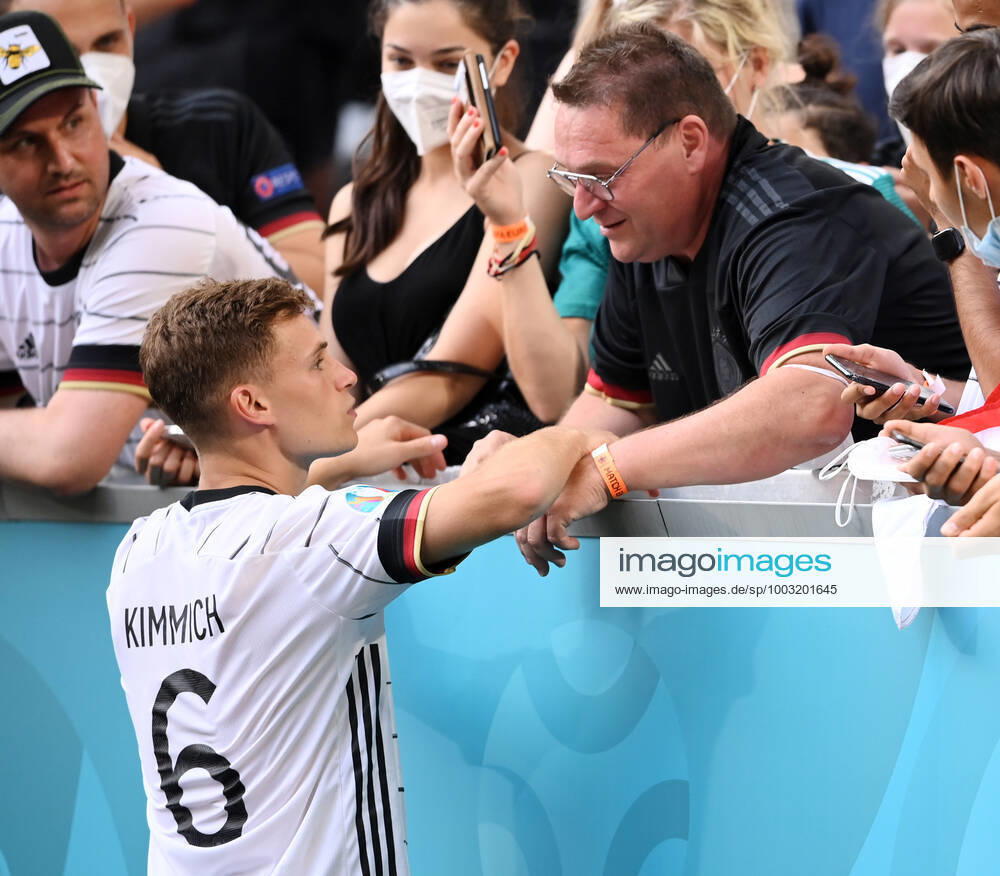 FOOTBALL Euro 2021 GROUP C Match 24 in Munich Portugal Germany 19 06 2021 Joshua Kimmich li, Germany with his father Berthold after the match.