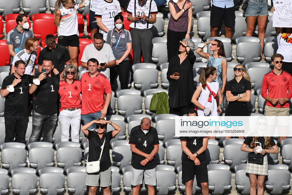 Marita NEUER 3 vli mother of goalkeeper Manuel NEUER GER ,Marcel NEUER brother ,2 v re Anika BISSEL girlfriend Group Phase,Preliminary Round Group F, Match M24, Portugal POR Germany GER 2 4 on 19 06 2021 in Munich Football Arena Allianz Arena Football EM 2020 from 11 06 2021 11 07 2021