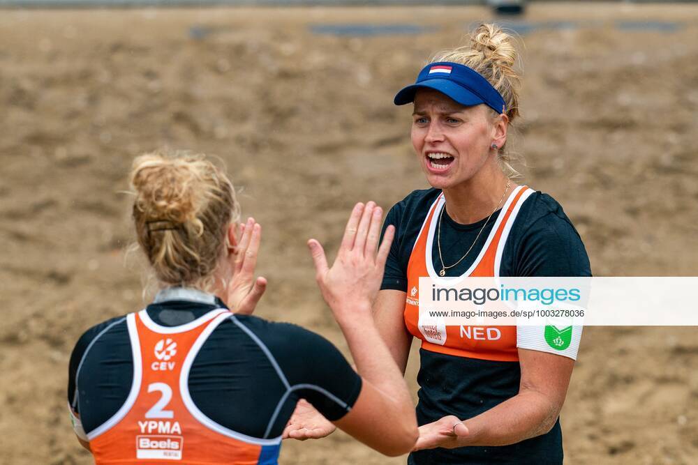 SCHEVENINGEN Marleen Ramond van Iersel R and Pleun Ypma win Norway s first match during the semi finals of the Continental Cup Final Beach Volleyball The tournament is the last opportunity for participants to qualify for the Olympic Games ANP RONALD HOOGENDOORN ANPxSportx IVx 433030964