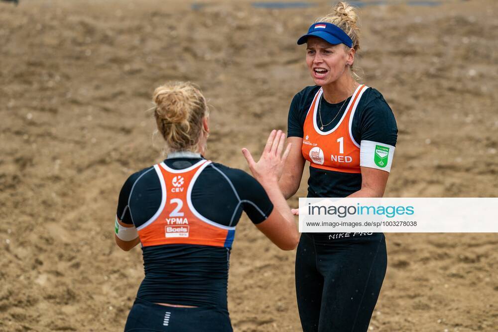 SCHEVENINGEN Marleen Ramond van Iersel R and Pleun Ypma win Norway s first match during the semi finals of the Continental Cup Final Beach Volleyball The tournament is the last opportunity for participants to qualify for the Olympic Games ANP RONALD HOOGENDOORN ANPxSportx IVx 433030973