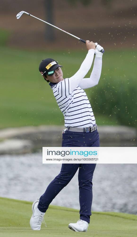 Golf: Women s PGA, Golf Herren Championship Filipino-Japanese golfer Yuka Saso hits her second shot on the eighth hole during the third round of the Women s PGA Championship at Atlanta Athletic Club in Johns Creek, Georgia, on June 26, 2021.