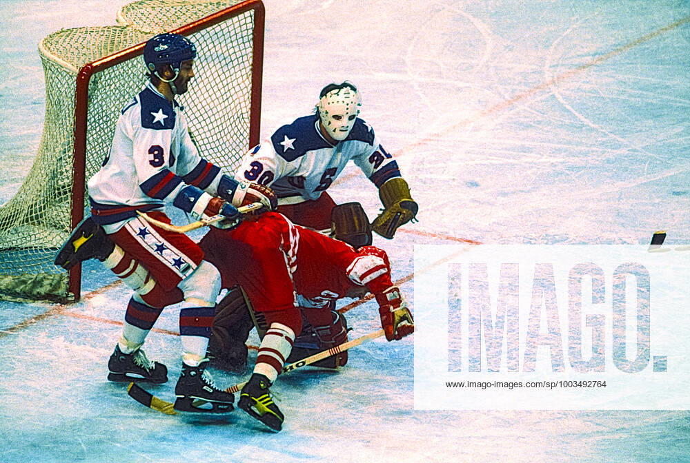 1980 Olympic Winter games, Winterspiele,Spiele, Summer games USA Ice hockey, Eishockey Goalie Jim Craig and Ken Morrow of Team USA in game against the USSR in the Men s Ice Hockey semi-final at the 1980 Olympic Winter Games. Lake Placid New York United States