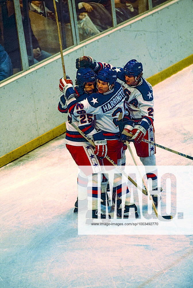 1980 Olympic Winter games, Winterspiele,Spiele, Summer games USA Ice hockey, Eishockey Team USA celebrtes during a game against the USSR in the Men s Ice Hockey semi-final at the 1980 Olympic Winter Games. Lake Placid New York United States