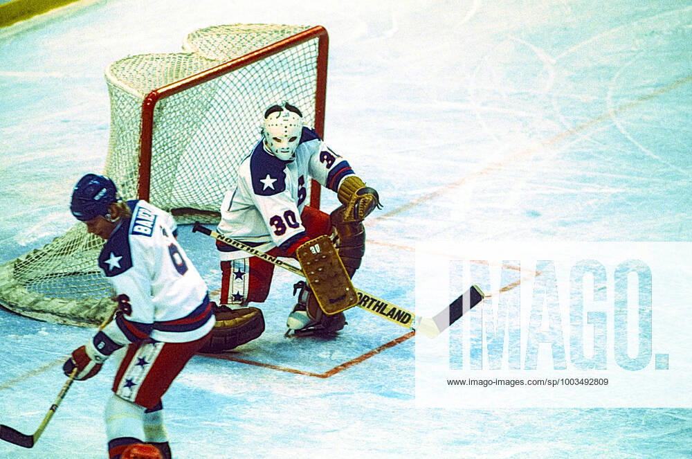 1980 Olympic Winter games, Winterspiele,Spiele, Summer games USA Ice hockey, Eishockey Goalie Jim Craig of Team USA in game against the USSR in the Men s Ice Hockey semi-final at the 1980 Olympic Winter Games. Lake Placid New York United States