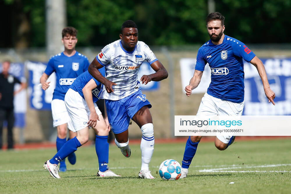 football test match, MSV Neuruppin Hertha BSC Berlin, v l Jhon Cordoba Hertha, 15 sets through duel, duel, fight, tackle Neuruppin