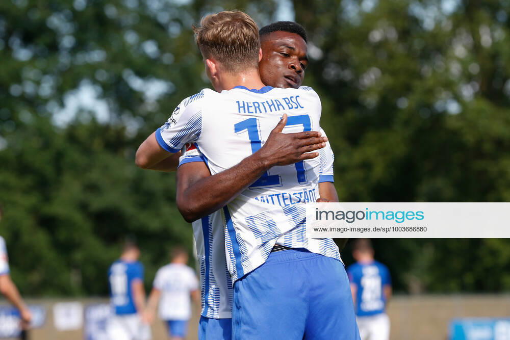 football test match, MSV Neuruppin Hertha BSC Berlin, v l Maximilian Mittelstaedt Hertha, 17 , Jhon Cordoba Hertha, 15 Jubel, Torjubel, jubelt über das Tor, celebrate the goal, celebration Neuruppin