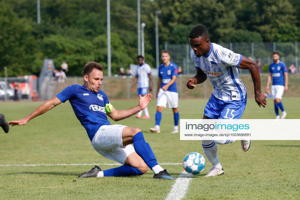 football test match, MSV Neuruppin Hertha BSC Berlin, v l Jhon Cordoba Hertha, 15 sets through duel, duel, fight, tackle Neuruppin