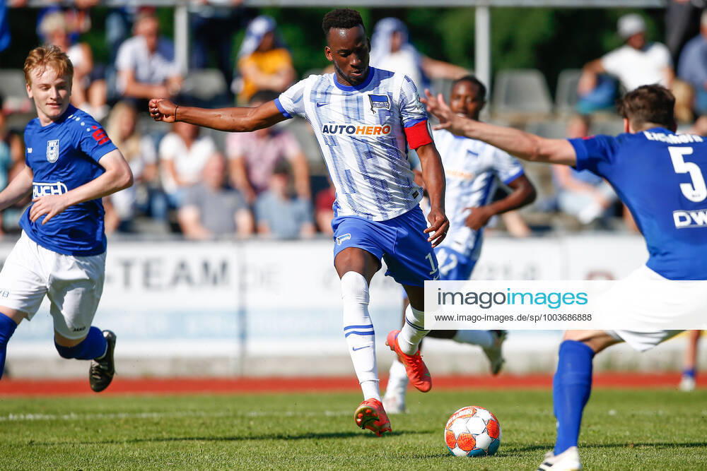 football test match, MSV Neuruppin Hertha BSC Berlin, v l Dodi Lukebakio Hertha, 11 shoots goal, goal scorer, scores goal, scores the goal Neuruppin