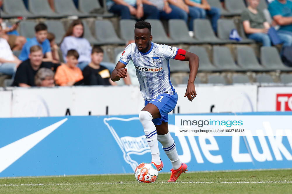 football test match, MSV Neuruppin Hertha BSC Berlin, v l Dodi Lukebakio Hertha, 11 clipping, single frame, Ganzkoerper, single frame Neuruppin