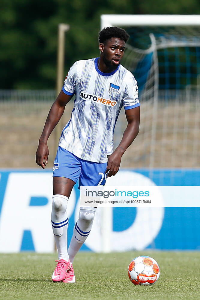 football test match, MSV Neuruppin Hertha BSC Berlin, v l Jordan Torunarigha Hertha, 25 clipping, single frame, Ganzkoerper, single frame Neuruppin