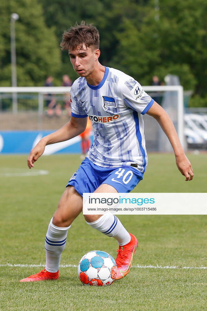 football test match, MSV Neuruppin Hertha BSC Berlin, v l Jonas Michelbrink Hertha, 40 clipping, single frame, Ganzkoerper, single frame Neuruppin