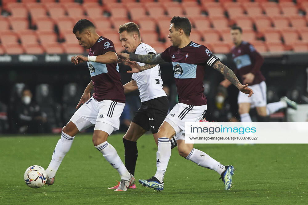 Valencia, Spain, Mestalla, FC Valencia vs Celta Vigo La Liga, Jeison Murillo Celta Vigo and Hugo Mallo Celta Vigo and Alex Blanco FC Valencia in duel Photo EU Images Valencia Mestalla Spain eu-images-584