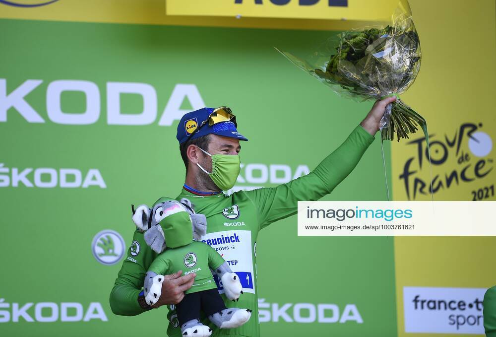 CARCASSONNE, FRANCE - JULY 09 : CAVENDISH Mark (GBR) of DECEUNINCK - QUICK - STEP pictured with the green jersey during the podium ceremony during stage 13 of the 108th edition of the 2021 Tour de France cycling race, a stage of 219,9 kms between Nimes and Carcassonne. on July 9, 2021 in Carcassonne, France, 9 07 2021 CYCLISME : Tour de France 2021 - Etape 13 - Nimes to Carcassonne - 09 07 2021 PHOTONEWS PANORAMIC
