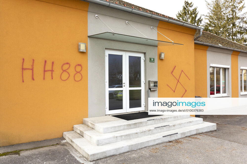 Nazi graffiti 1065519353