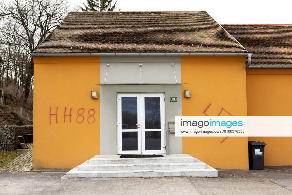 Nazi graffiti 1065519355