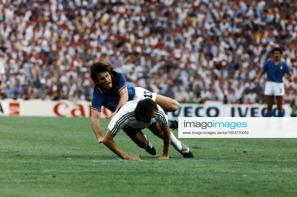 11 07 82 Italy Germany Spain, Madrid, 11 07 1982, Football, FIFA World Cup 1982 in Spain, Final, Italy FRG Germany DFB 3 1 v l Gabriele Oriali Italy , Uli Stielike Germany