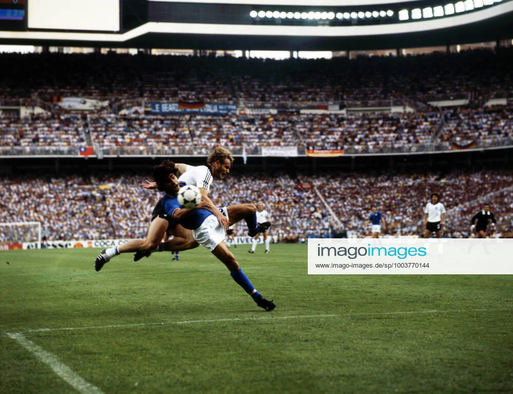 11 07 82 Italy Germany Spain, Madrid, 11 07 1982, Football, FIFA World Cup 1982 in Spain, Final, Italy FRG Germany DFB 3 1 v l Paolo Rossi Italy , Hans Peter Briegel Germany