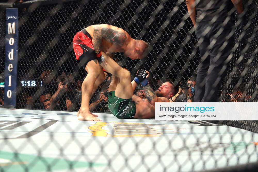 UFC 264, T-Mobile Arena, Las Vegas, Nevada, USA 10 7 2021 Dustin Poirier vs Conor McGregor Dustin Poirier in action against Conor McGregor Dustin Poirier in action against Conor McGregor 10 7 2021
