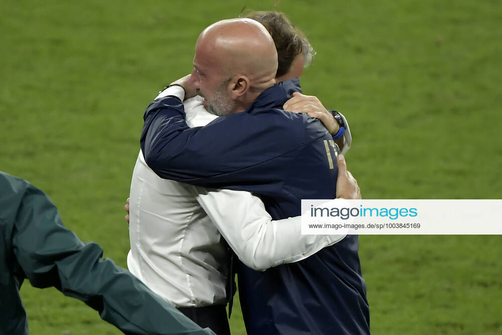 Roberto Mancini coach of Italy and Gianluca Vialli celebrate the victory at the end of the UEFA EURO, EM, Europameisterschaft,Fussball 2020 Final football match between Italy and England at Wembley stadium in London (England), July 11th, 2021. Photo Andrea Staccioli Insidefoto andreaxstaccioli