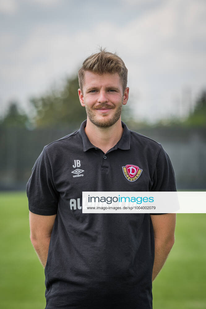 Physiotherapist Julian Binder SG Dynamo Dresden 2 BL, portrait date 2021 2022