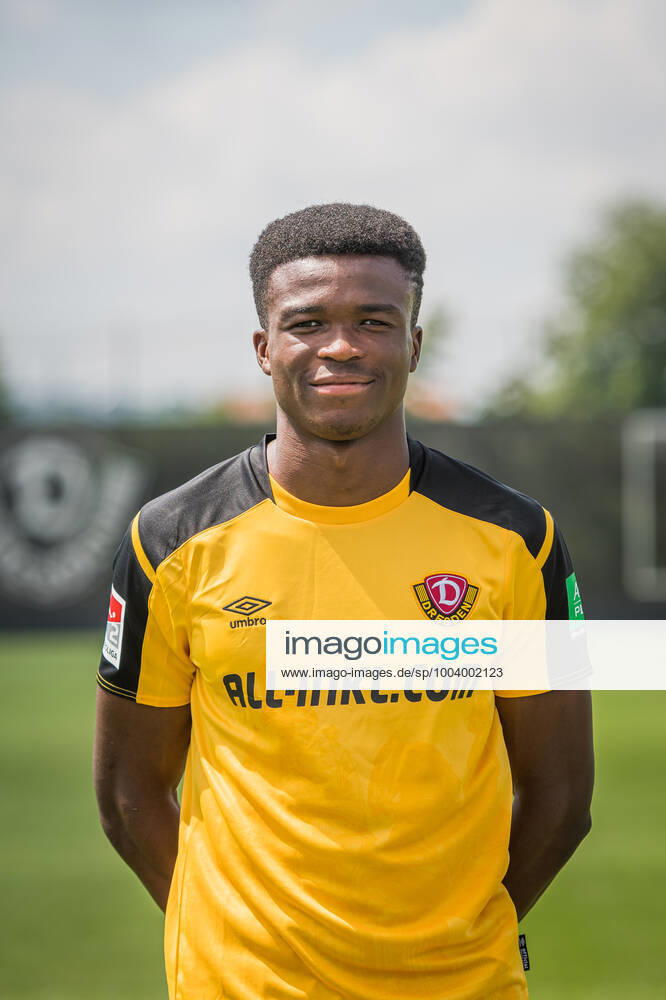 Michael Akoto SG Dynamo Dresden 2 BL, portrait date 2021 2022