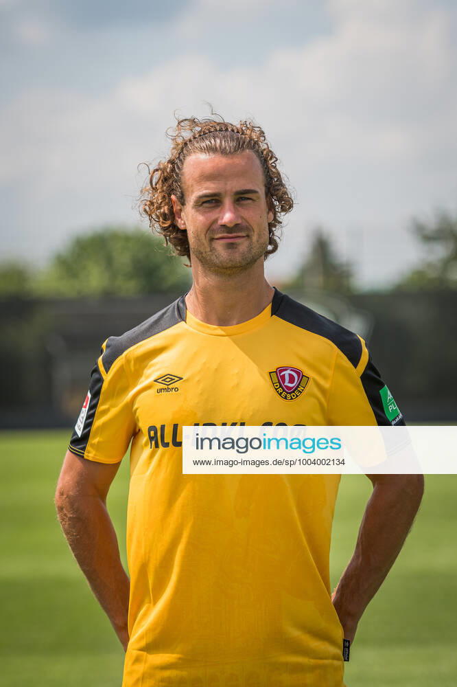 Yannick Stark SG Dynamo Dresden 2 BL, portrait date 2021 2022