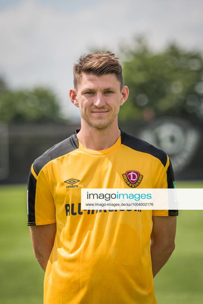 Robin Becker SG Dynamo Dresden 2 BL, portrait date 2021 2022