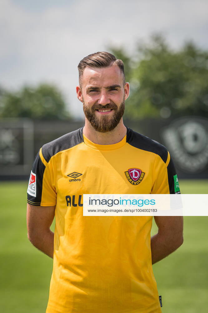 Morris Schröter Schroeter SG Dynamo Dresden 2 BL, portrait date 2021 2022