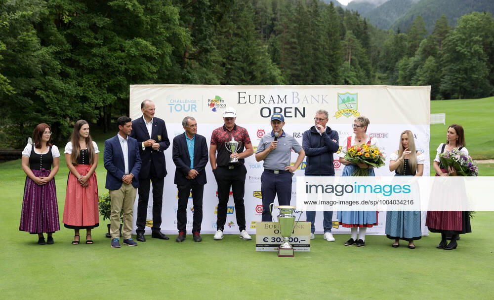 GOLF - EURAM Bank Open 2021 RAMSAU,AUSTRIA,18.JUL.21 - GOLF - EURAM Bank Open 2021, GC Adamstal. Image shows Federico Paez-Weinbaum (European Golf Ranking), Franz Witt-Doerring (OEGV), president Franz Wittmann (GC Adamstal), Tadeas Tetak (SVK), Stuart Manley (WAL), Manfred Huber (Euram Bank), mayer Gertraud Steinacher (Ramsau) and traditional dressed ladies. GEPAxpictures xWalterxLuger