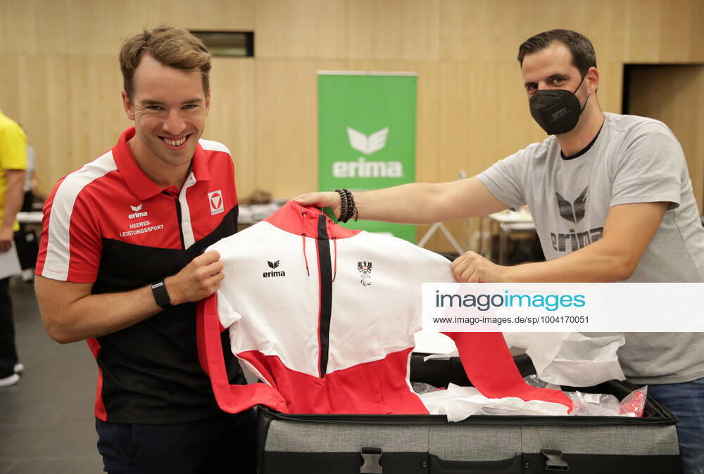 PARALYMPICS - OEPC, equipping Tokyo 2020 VIENNA,AUSTRIA,21.JUL.21 - PARALYMPICS - OEPC, equipping Paralympic Summer Games Tokyo 2020. Image shows Andreas Onea (AUT) and an employee of Erima. GEPAxpictures xWalterxLuger