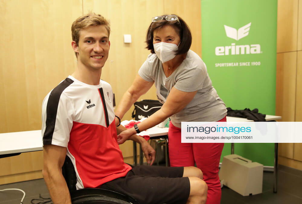 PARALYMPICS - OEPC, equipping Tokyo 2020 VIENNA,AUSTRIA,21.JUL.21 - PARALYMPICS - OEPC, equipping Paralympic Summer Games Tokyo 2020. Image shows Andreas Ernhofer (AUT) and Marianna Plankenauer (Erima). GEPAxpictures xWalterxLuger