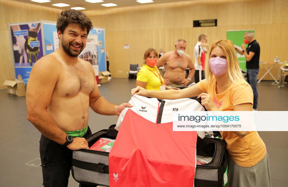 PARALYMPICS - OEPC, equipping Tokyo 2020 VIENNA,AUSTRIA,21.JUL.21 - PARALYMPICS - OEPC, equipping Paralympic Summer Games Tokyo 2020. Image shows Markus Swoboda (AUT) and Barbara Leitner (Erima). GEPAxpictures xWalterxLuger