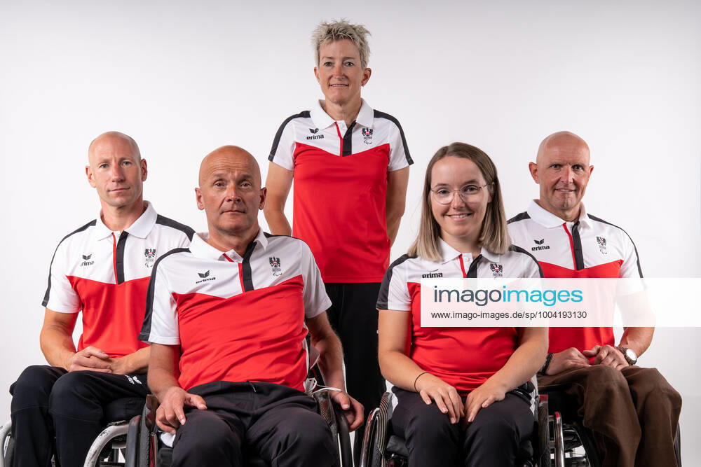 PARALYMPICS - OEPC, equipping Tokyo 2020 VIENNA,AUSTRIA,21.JUL.21 - PARALYMPICS - OEPC, equipping Paralympic Summer Games Tokyo 2020. Image shows Alexander Gritsch, Ernst Bachmaier, Yvonne Marzinke, Elisabeth Egger and Walter Ablinger (AUT). GEPAxpictures xJohannesxFriedl