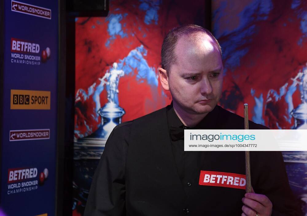 Mandatory Credit: Photo by Anna Gowthorpe Bpi Shutterstock (9639237ab) Graeme Dott of Scotland arrives for his first round match Betfred World Snooker Championship, Day Two, The Crucible Theatre, Sheffield, UK, 22 Apr 2018 Betfred World Snooker Championship, Day Two, The Crucible Theatre, Sheffield, UK, 22 Apr 2018