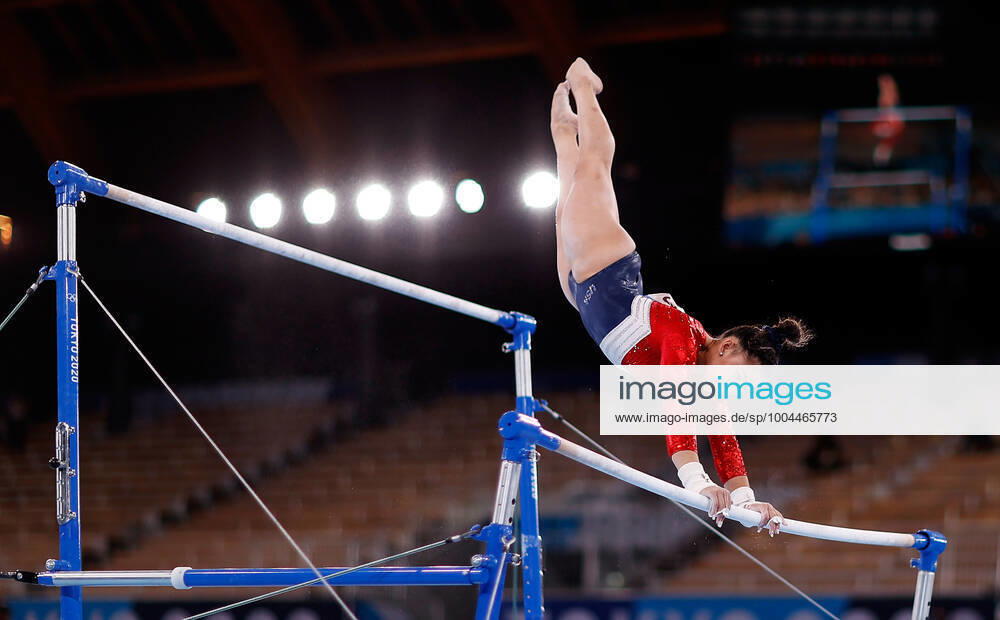 (210727) -- TOKYO, July 27, 2021 -- Sunisa Lee of the United States competes in the uneven bars of the artistic gymnastics women s team final at the Tokyo 2020 Olympic Games, Olympische Spiele, Olympia, OS in Tokyo, Japan, July 27, 2021. ) (TOKYO2020)JAPAN-TOKYO-OLY-ARTISTIC GYMNASTICS-WOMEN S TEAM-FINAL WangxLili