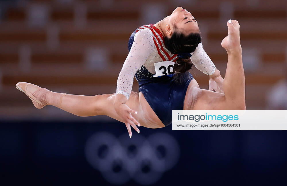 (210729) -- TOKYO, July 29, 2021 -- Sunisa Lee of the United States competes in the floor exercise competition of the artistic gymnastics women s all-around final at the Tokyo 2020 Olympic Games, Olympische Spiele, Olympia, OS in Tokyo, Japan, July 29, 2021. ) (TOKYO2020)JAPAN-TOKYO-OLY-ARTISTIC GYMNASTICS-WOMEN S ALL-AROUND WangxLili