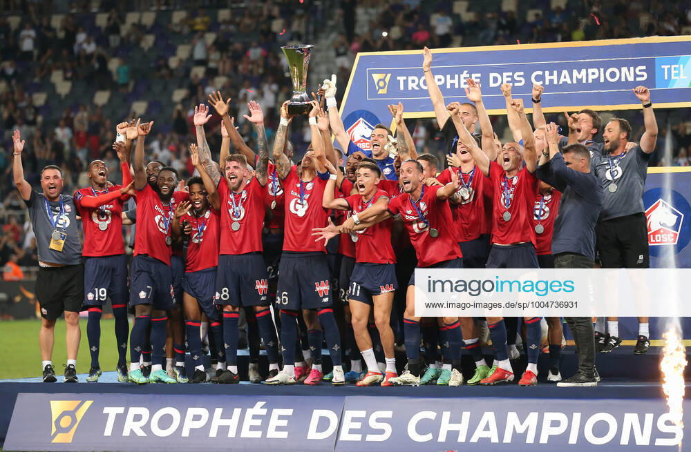 French Super Cup 2021 (Trophee Des Champions) - PSG Vs Lille Lille s players celebrate with the trophy after winning the French Champions Trophy (Trophee des Champions) final football match between Paris Saint-Germain (PSG) and Lille (LOSC) at the Bloomfield Stadium in Tel Aviv, Israel, on August 1, 2021 Tel Aviv Israel jebarah-notitle210801_npiPT