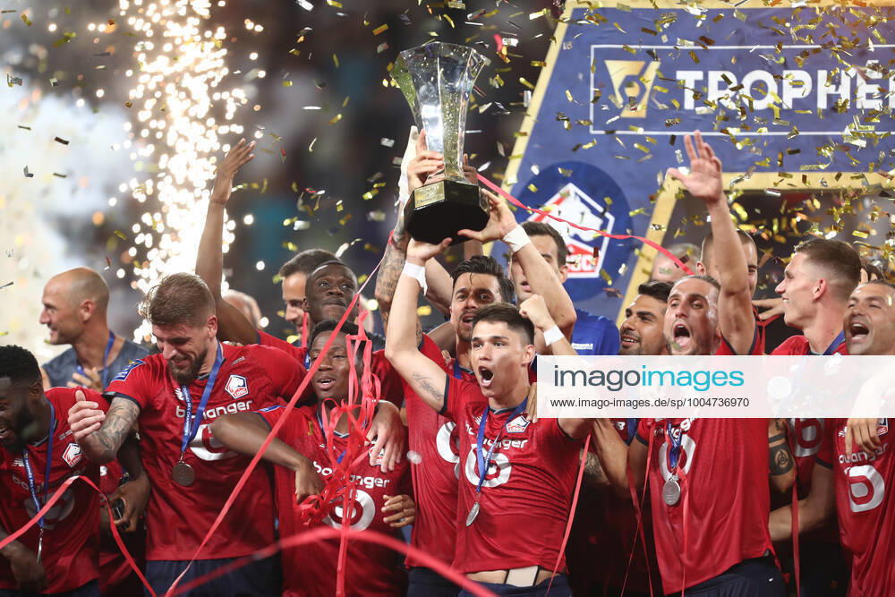 French Super Cup 2021 (Trophee Des Champions) - PSG Vs Lille Lille s players celebrate with the trophy after winning the French Champions Trophy (Trophee des Champions) final football match between Paris Saint-Germain (PSG) and Lille (LOSC) at the Bloomfield Stadium in Tel Aviv, Israel, on August 1, 2021 Tel Aviv Israel jebarah-notitle210801_npZ8t
