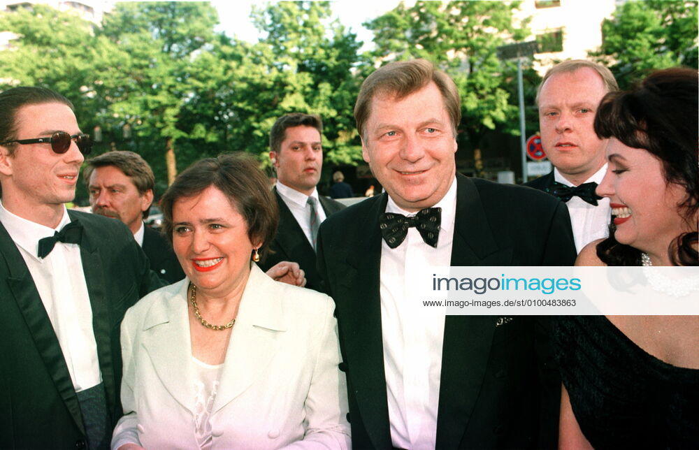 1 Presentation German Film Prize Federal Film Prize Arrival Eberhard Diepgen Wife CDU Politician, Berlin Senate, Governing Mayor of Berlin,