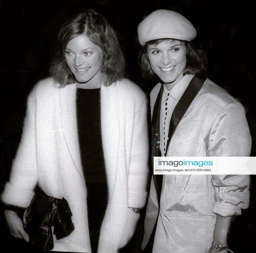 Jane Curtin, Susan Saint James at Studio 54 1977 Photo By Adam Scull PHOTOlink Everett Collection (Jane Curtin Susanne St. James2260) For usage credit please use; Adam Scull PHOTOlink PUBLICATIONXNOTxINxCANxCHNxFRAxITAxJPNxNORxPOLxRUSxESPxUKxUSA