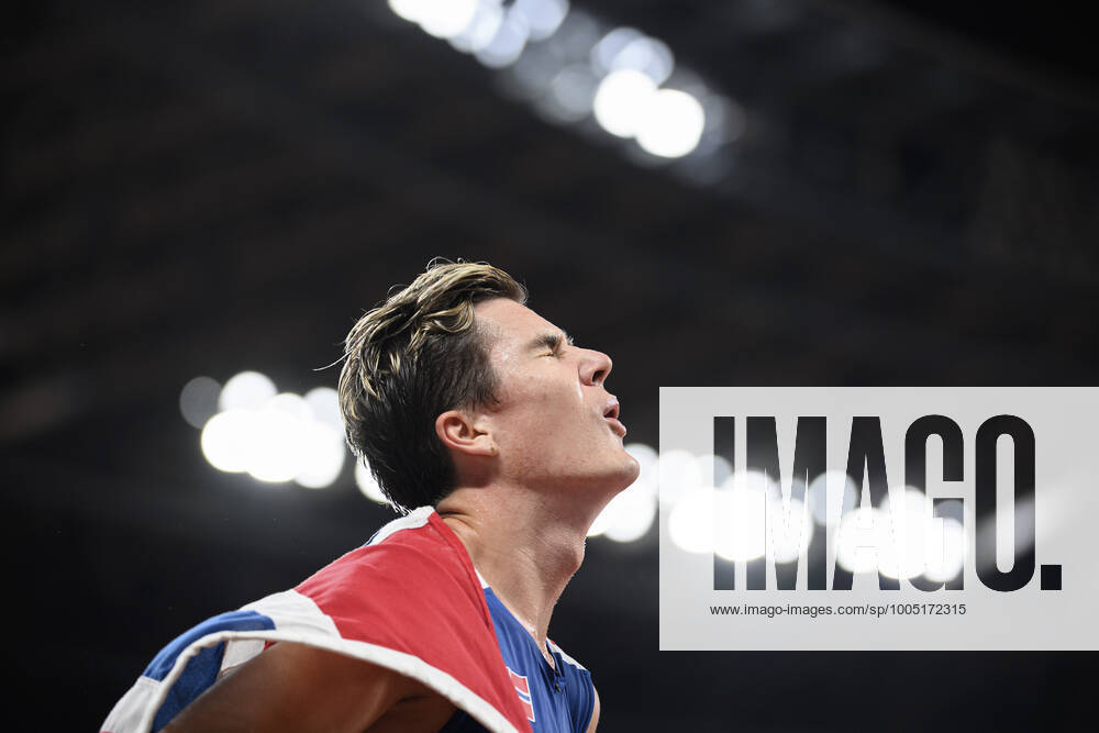 Jakob INGEBRIGTSEN NOR , winner, Olympic Champion, 1 place, Gold Medal, Gold Medallist, Olympic Champion, Gold Medalist, cheers, joy, cheers, athletics, MenÕs 1500m Final, Men s Javelin Throw Final, on 07 08 2021 Summer Olympics 2020, from 23 07 08 2021 in Tokyo Japan