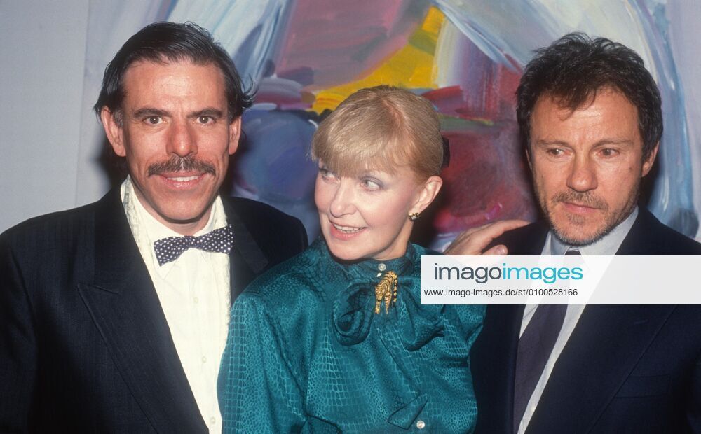 Peter Max, Joanne Woodward, Harvey Keitel, 1989. Photo By John Barrett PHOTOlink Everett Collection (Peter Max Joanne Woodward Harvey Keitel1858) For usage credit please use; Photo by Adam Scull-PHOTOlink.net PUBLICATIONXNOTxINxCANxCHNxFRAxITAxJPNxNORxPOLxRUSxESPxUKxUSA