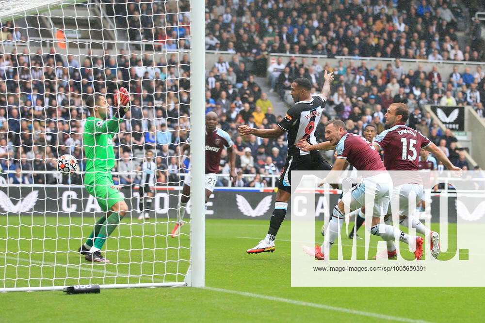 Fußball Premier League Newcastle United v West Ham United 15. August 2021 Premier League Newcastle United v West Ham United Callum Wilson von Newcastle United erzielt das erste Tor Foto Simon Stacpoole Abseits Newcastle upon Tyne UK