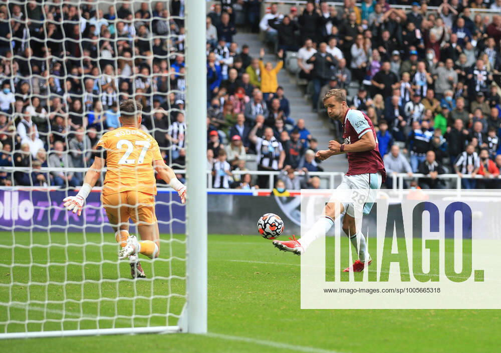 Fußball Premier League Newcastle United v West Ham United 15. August 2021 Premier League Newcastle United v West Ham United Tomas Soucek von West Ham United erzielt das dritte Tor Foto Simon Stacpoole Abseits Newcastle upon Tyne UK