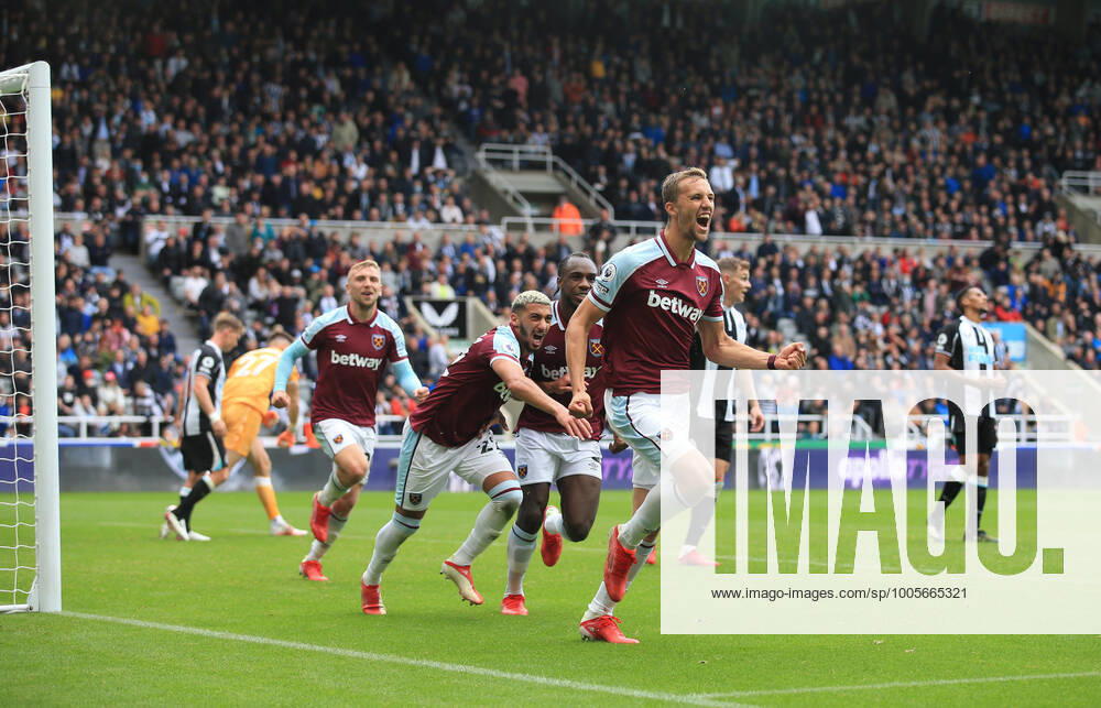 Fußball Premier League Newcastle United v West Ham United 15. August 2021 Premier League Newcastle United v West Ham United Tomas Soucek von West Ham United jubelt nach dem dritten Tor für sein Team Foto Simon Stacpoole Abseits Newcastle upon Tyne UK
